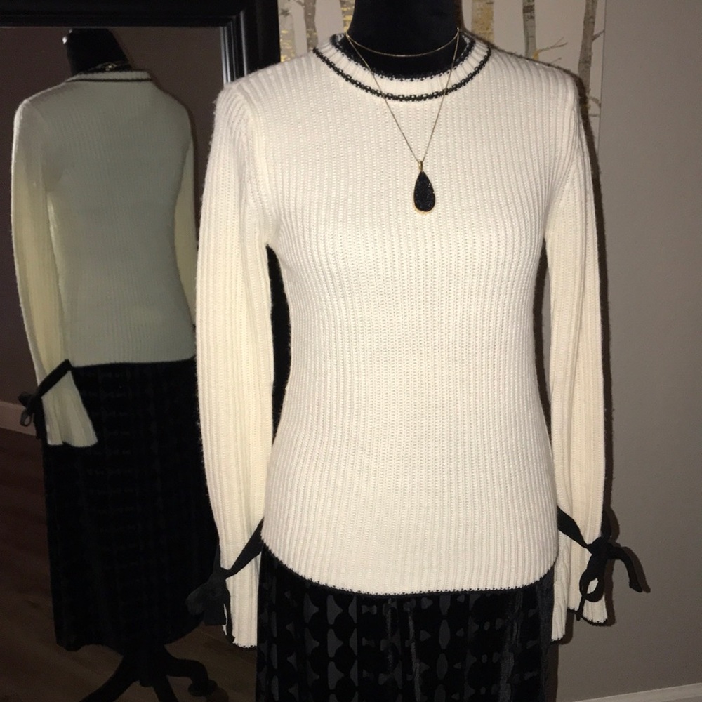 NWT Cremieux Cream Sweater with Black Velvet Bows